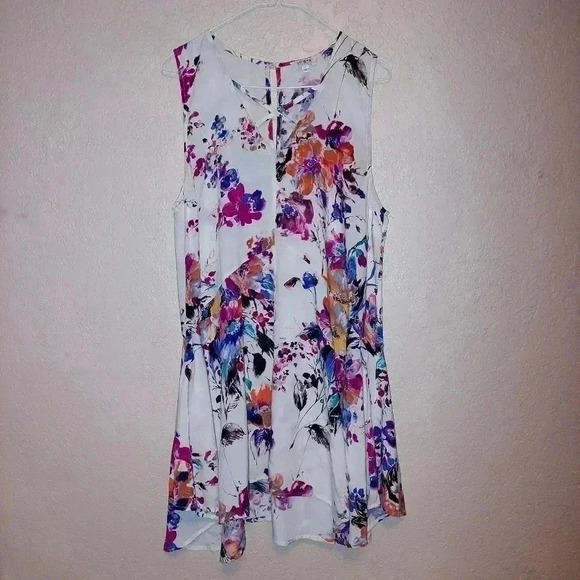 UMGEE IVORY FLORAL SLEEVELESS SHORT DRESS WITH CRISS CROSS DETAIL SIZE LARGE - Picture 2 of 8